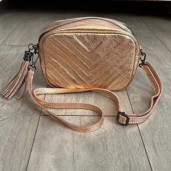 NWT BORSE IN PELLE Rose Gold Metallic Crossbody Bag with Tassel Made in Italy - Picture 2 of 13